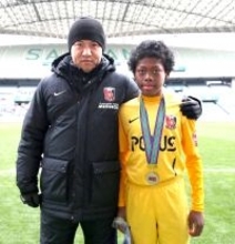 日本の守護神・鈴木彩艶の原点は「聞く力」と「努力の天才」…特別に上手ではなかった幼少期、当時の指導者が語る