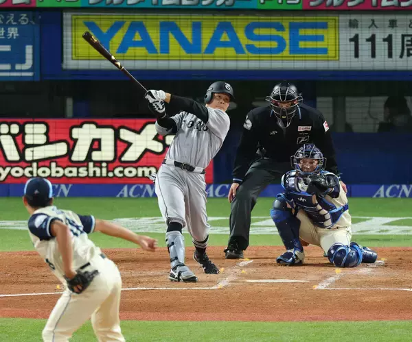 【巨人】１番・佐々木俊輔がサイクル王手！　３回逆方向に先制ソロ　初回先頭では左中間二塁打　５回には中前安打　試合前は指揮官から助言