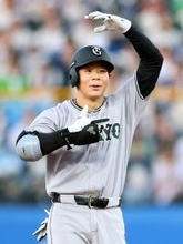 【巨人】１番・佐々木俊輔がサイクル王手！　３回逆方向に先制ソロ　初回先頭では左中間二塁打　５回には中前安打　試合前は指揮官から助言