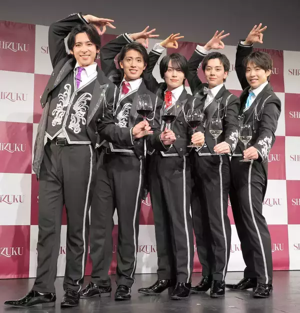 モナキやＭ！ＬＫに「食らいつきたい」…ワインがテーマの男性５人組「ＳＨｉＺＵＫＵ」お披露目