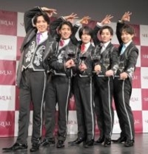 モナキやＭ！ＬＫに「食らいつきたい」…ワインがテーマの男性５人組「ＳＨｉＺＵＫＵ」お披露目