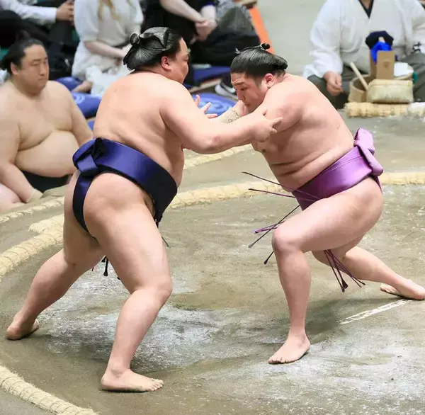 十両・尊富士が押し出しで２勝１敗　地元の青森から応援団来場　２年前のＶパレードは「心の片隅にある」