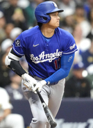 大谷翔平の「意味不明ホームラン」に騒然　泳がされ、右手１本→でもスタンドイン　しかも血染めのリアル二刀流翌日に…「おかしいよ」「なんで？」「意味わからん」ファン仰天