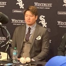 村上宗隆が入団会見「漢字でいい？」　報道陣約５０人集結、契約書にサインも