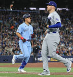 「岡本和真、満塁で三ゴロ　好機で凡退続く　投手・大谷翔平との初対決は３打数無安打　」の画像1