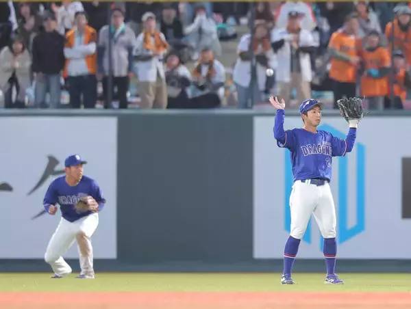 【中日】鵜飼航丞が打球見失って三塁打に　金丸夢斗がピンチで耐える　チームは４連敗中