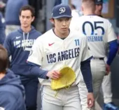 佐々木朗希が今季初勝利もボブルヘッド人形には注文「もうちょっとよくして欲しいです」