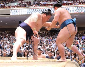 琴栄峰が若隆景との３敗対決に敗れる　立ち合いの張り差しで「体が起きて、全部がダメだった」