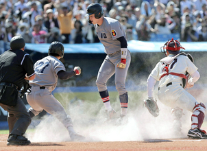 【大学野球】天覧試合の早慶戦　慶大が“２ラン一ゴロ”で２点勝ち越し　二塁走者・丸田湊斗が俊足で魅せた