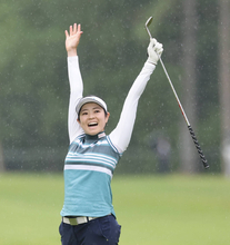 【女子ゴルフ】仲宗根澄香が連日の６５　首位守りホールアウト　神谷桃歌が４差暫定２位　午前組が終了