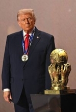 【Ｗ杯抽選】トランプ大統領「私の人生における最大の栄誉の１つ」ＦＩＦＡ新設の平和賞を受賞