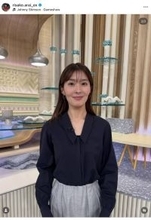テレ朝・荒井理咲子アナ、袖のリボンがステキなシャツコーデ「センスの高さを感じます」の声