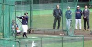 【侍ジャパン合宿評論】佐藤輝明がゴジラに見えた⁉　打撃フォームが「どことなく似てきた」と高橋由伸氏