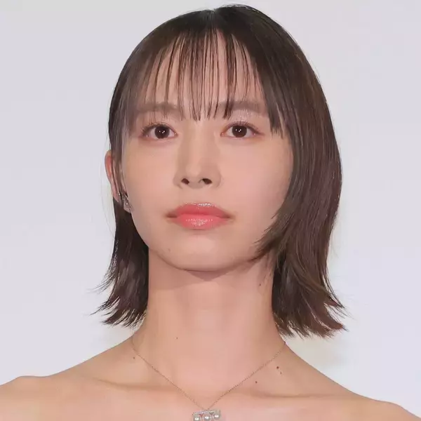 井桁弘恵「実は共演１番多い」女優＆「一緒にいると落ち着く」初共演の元日向坂との２ショにくぎ付け！「全員推し」