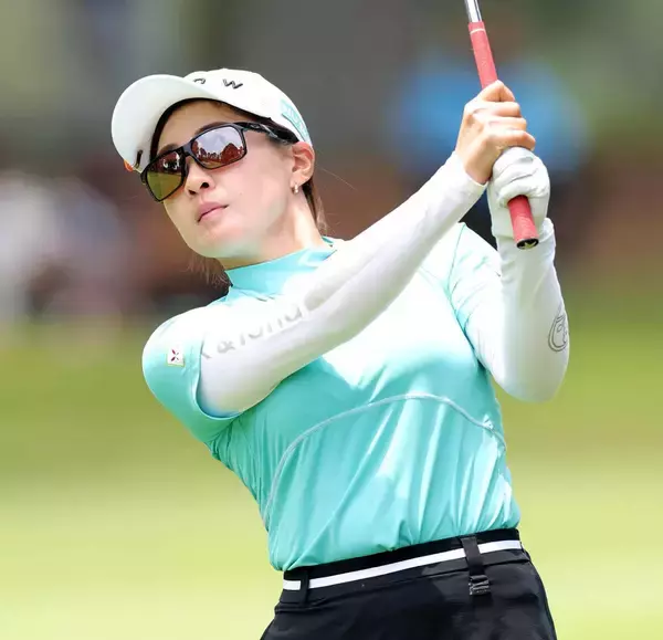 【女子ゴルフ】永井花奈がトップで後半へ　桑木志帆が１打差追走　韓国の１４歳アマは３差３位でターン
