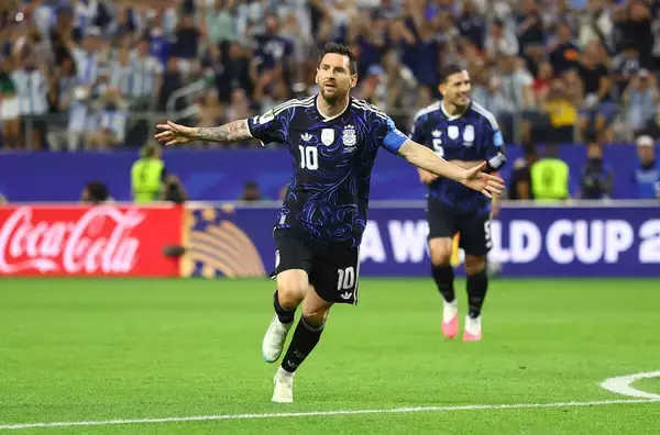 【Ｗ杯】衝撃！メッシが史上初の７戦連続ゴール…５６年ぶり新記録達成　単独最多の通算１９点目をマーク