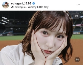 「メイク崩れてない！？」小栗有以、ライブ後の強気“顔面どアップ”ショットが「可愛すぎ」ファン選手とツーショも