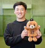 「【巨人】岸田行倫と泉口友汰の新パペットが登場　モチーフの動物は？」の画像1