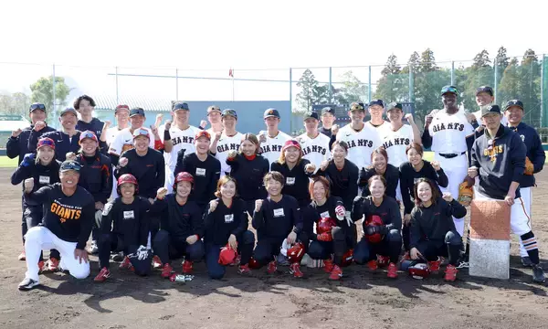 巨人２軍、女子ソフトボール部と異例の合同練習　小さなグラウンドでノック　石井琢朗監督「瞬時に判断するスキルが必要」