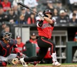 村上宗隆がついにＭＬＢ本塁打キングに！　元巨人のマイコラスから２試合ぶりの１１号同点ソロ　６８・５発ペース、１０戦７発で止まらぬ”村神様”