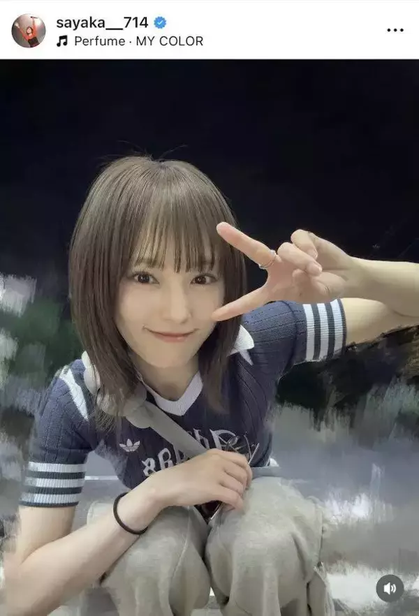 山本彩、メガネ＆腹チラコーデ！「ぎゃんかわ！天才！」「ほんと素敵〜」　「メガネかわいい〜」