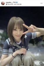 山本彩、メガネ＆腹チラコーデ！「ぎゃんかわ！天才！」「ほんと素敵〜」　「メガネかわいい〜」