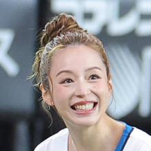 美人声優、父の十三回忌で未公開家族写真を披露「たいへん美男子なお父様」「温かくて素敵なご家庭だったんだなぁと」平野綾