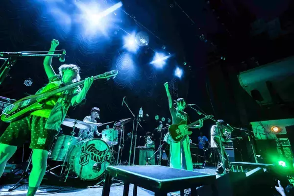 ネクライトーキー　Ｗｉｅｎｎｅｒｓとの対バンライブで対抗心「やるぞっていう気持ちがあります」　ギターの朝日は誕生日祝福に笑顔