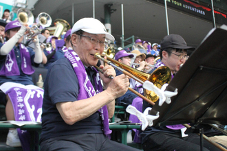 【甲子園】横手、１００名の大規模演奏　５７年ぶりに聖地に戻ったＯＢ・越後英雄さん「練習なしでもしっかり揃うのはすごく気持ちいいですよ。横手魂ですね」
