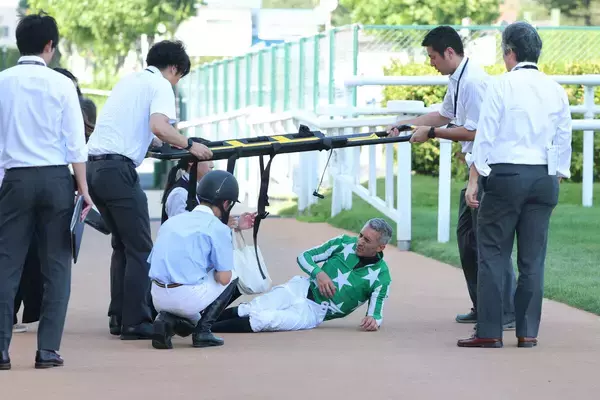 馬に蹴られたヘルナンデス騎手、ＷＡＳＪと重賞で無念の騎手変更　札幌７Ｒ騎乗後の検量室前でアクシデント