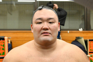 元大関・朝乃山　藤ノ川を押し出し、復活優勝に向けて３敗を守る