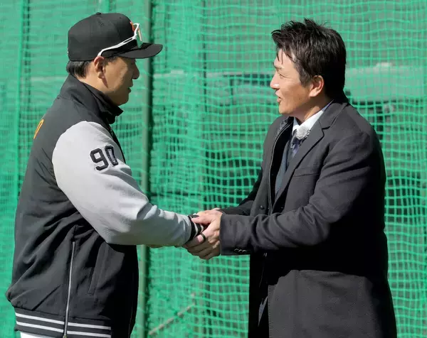 【巨人】イ・スンヨプコーチと高橋由伸氏が再会　２００７年には２人で６５発