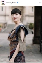 千代の富士さんのモデル次女、二の腕＆美背中あらわ衣装ショットに俳優の夫も「いいね！」…秋元梢の近影