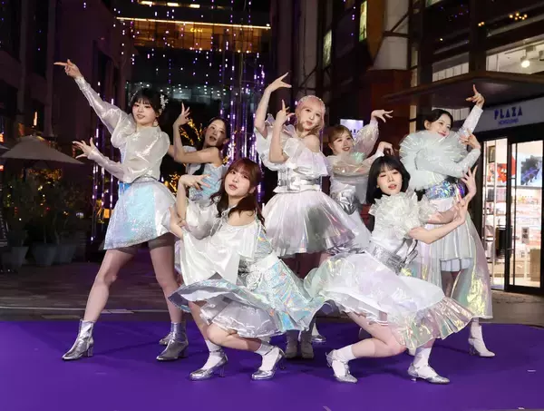 ＭＥ：Ｉ　デビュー２周年、ピンク彩るイルミネーションに歓喜「初心忘れず素敵な思い出を作りながら歩んでいきたい」と抱負