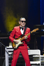 世界的ギタリスト・高中正義　圧巻のギタープレイにファン熱狂　ヒット曲「ＢＬＵＥ　ＬＡＧＯＯＮ」など全１２曲をパフォーマンス
