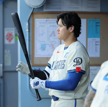 大谷翔平に代打でドジャース“白旗”　７点ビハインドの８回に途中交代…ファン帰宅　左膝の炎症で“極限状態”　前半戦残り１試合