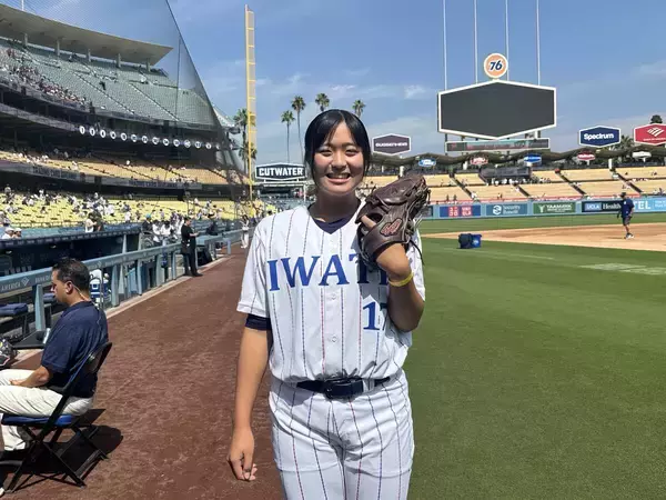 ドジャース戦で花巻東女子野球部１年生が始球式に背番号１７で登場「憧れの存在」　大谷翔平はＩＬ入りで欠場も…捕手役は佐々木朗希