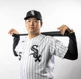 「オープン戦初試合の村上宗隆が３打席目に中堅フェンスに１バウンドで当たる大二塁打放つ」の画像1