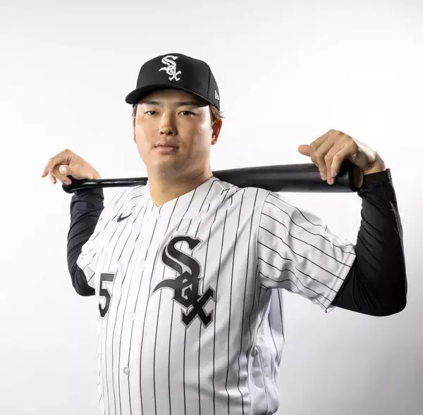 オープン戦初試合の村上宗隆が３打席目に中堅フェンスに１バウンドで当たる大二塁打放つ