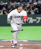 「鈴木誠也、３打席連発ならず…第３打席は右飛　３回までに衝撃の２打席連発　ＷＢＣ初本塁打で３大大会制覇」の画像1