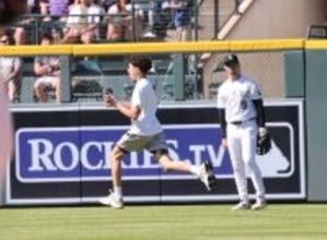 ドジャース戦で客乱入のハプニング、球場が騒然　警備員タックルで制圧…大谷翔平はベンチで爆笑