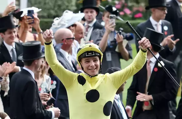 ２０歳の天才騎手が絶賛「スーパースターだ」　ボウエコーが無傷５連勝で欧州３歳マイル王　セントジェームズパレスＳ