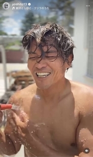 元サッカー日本代表・大久保嘉人「ゴリラの水遊びをどうぞ」ファン爆笑「アカン」「電車でニヤニヤ」「身体張ってますね」