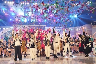 ＳｉｘＴＯＮＥＳ、世界各地のパフォーマーと「ボーダーレスＬＩＶＥ」を生披露…総勢１３０人