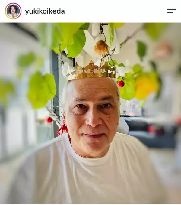 ６３歳で亡くなったモーリー・ロバートソンさん　生前の姿…パートナー女優が公開「容赦なさすぎ」月命日迎える