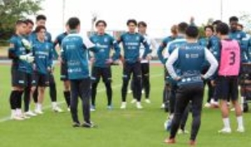 【Ｊ２札幌】１６日の今季初対外試合Ｊ１浦和戦に向け３組に分かれゲーム形式も練習　メンバー構成は…　沖縄キャンプ４日目