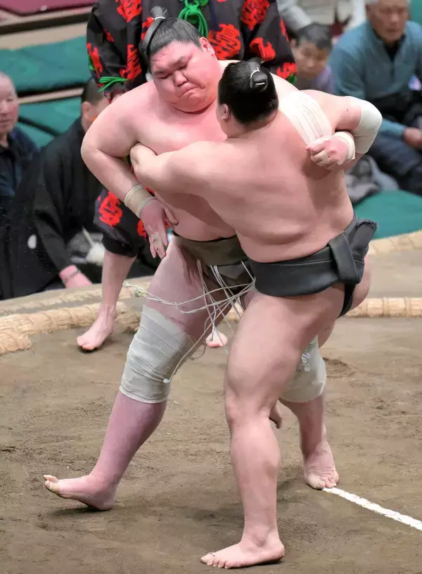 矢後が外掛けにバタリ ２勝２敗に「あと３番、しっかり土俵に上がります」