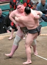 矢後が外掛けにバタリ ２勝２敗に「あと３番、しっかり土俵に上がります」