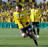 「柏・小見洋太、左サイドで存在感　髪形も戻し昨季の悔しさバネに開幕先発へ「いい循環でできている」」の画像1