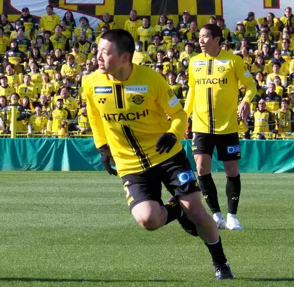 柏・小見洋太、左サイドで存在感　髪形も戻し昨季の悔しさバネに開幕先発へ「いい循環でできている」